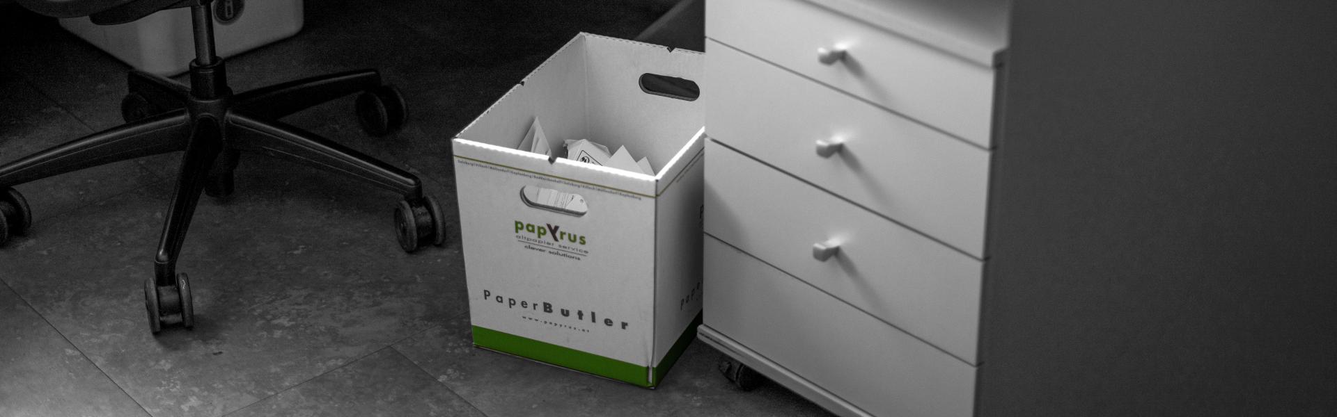 Paper Butler - platziert unter Schreibtisch