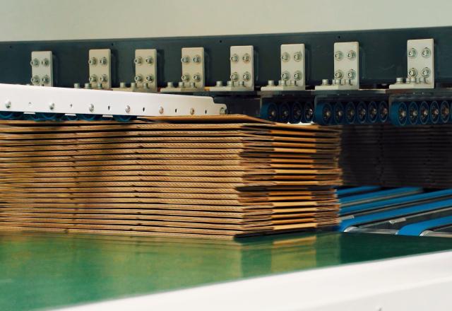 Produktion von neuen Kartonagen